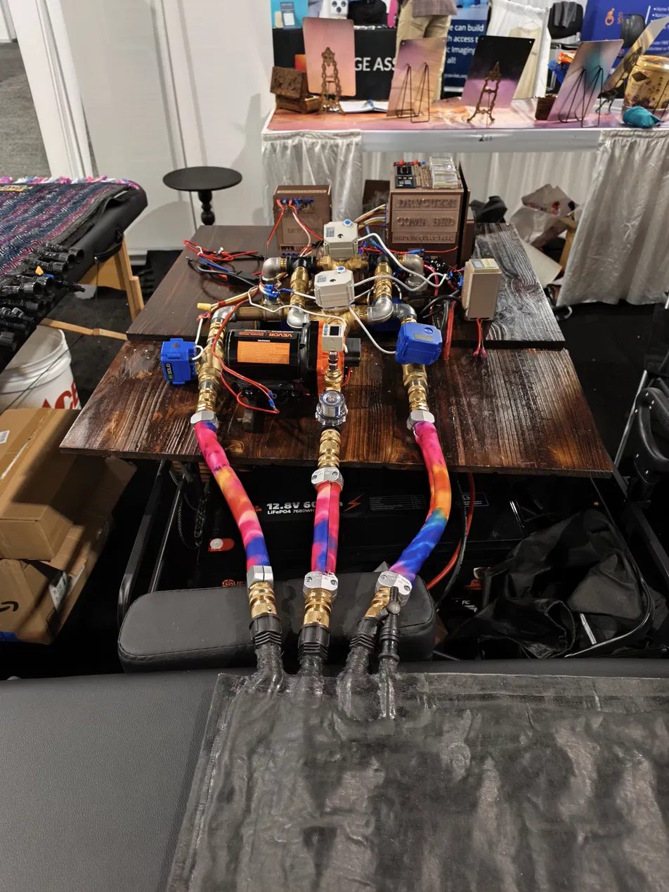 Dry hydrotherapy control manifold feeding the blanket